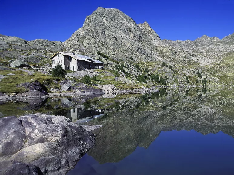 De toevluchtsoord Merveilles voor het Lac Long Superieur des Merveilles.jpeg